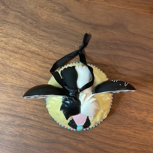 Disney EAR HAT Ornament - CRUELLA DE VIL of 101 DALMATIANS - Picture 3 of 7